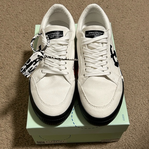 Men’s Off-White Vulcanized Low Sneaker - Picture 2 of 8